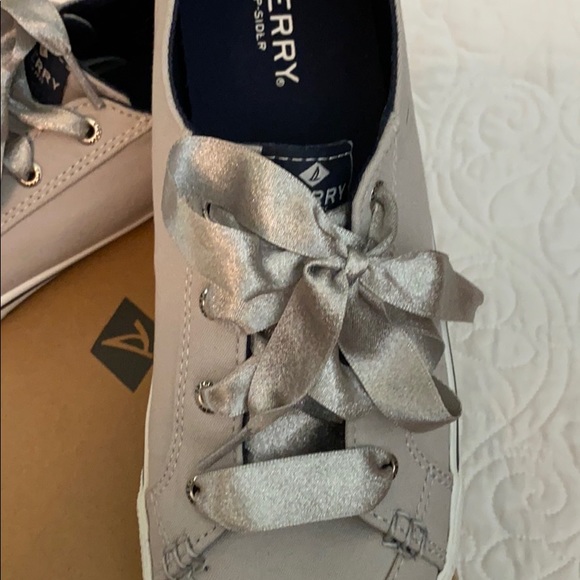Sperry Topsiders. - Picture 3 of 8